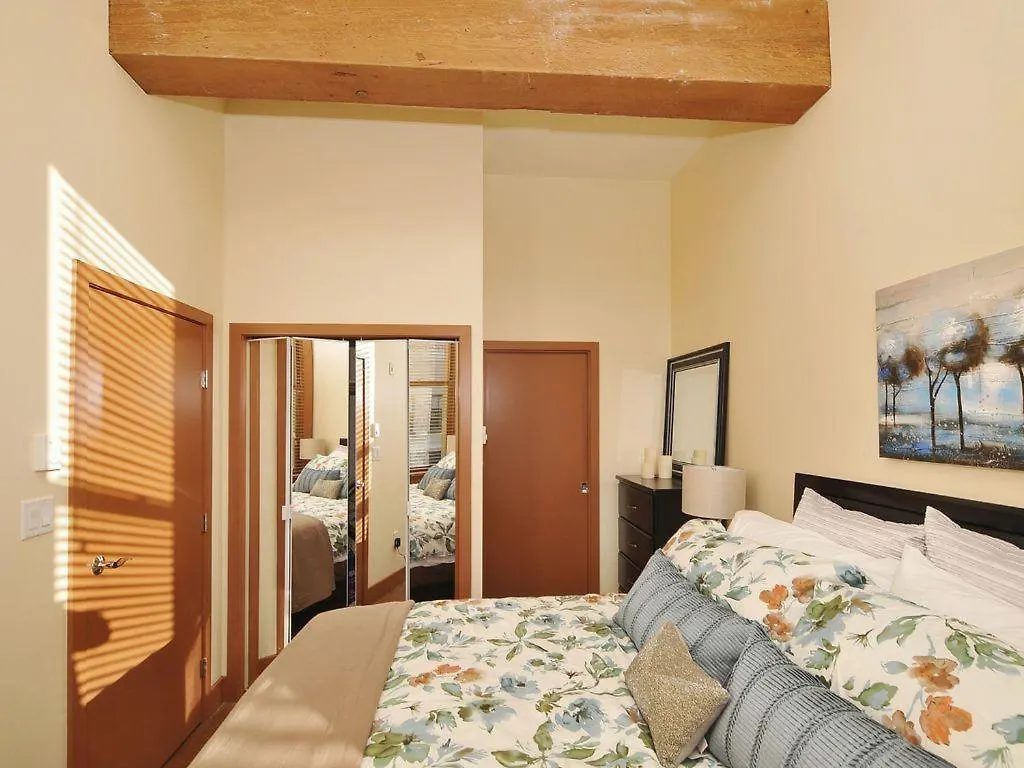 Gorgeous Luxury 2 Bedroom 2 Bath Condo In Old Town Victoria Canada